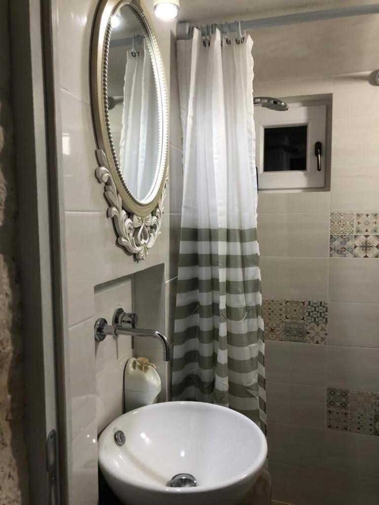 Trullo Dell' Edera Con Piscina Privata Apartment Alberobello Exterior foto